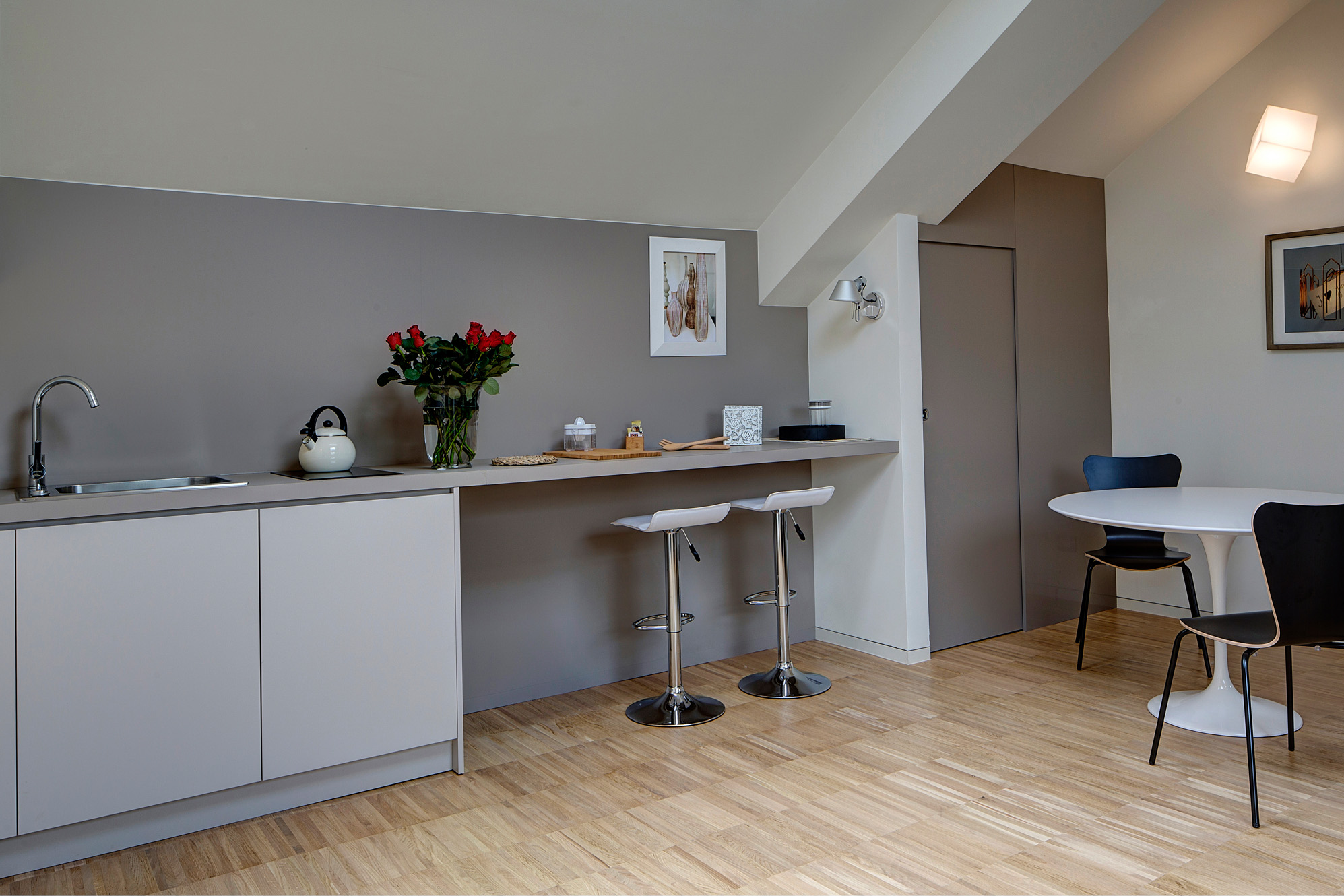 10/Suite 8